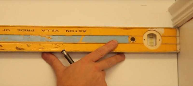 spirit level to check picture rail